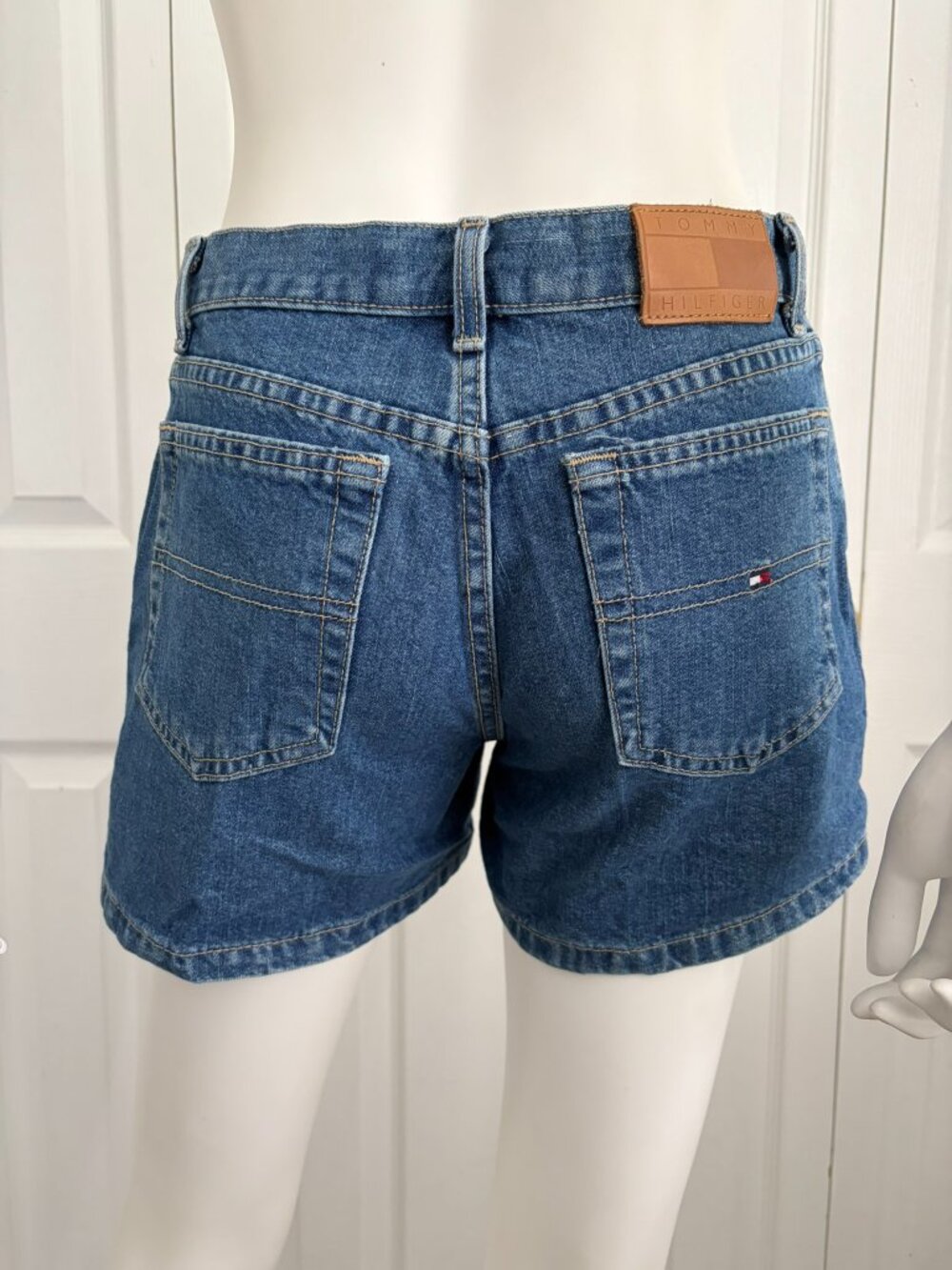 Tommy Hilfiger size 2 vintage denim high rise jean shorts y2k